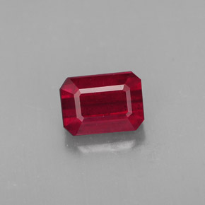 1.73カラットの天然ピンクレッドルビー（7.2×5.2 mm・エメラルドカット）
