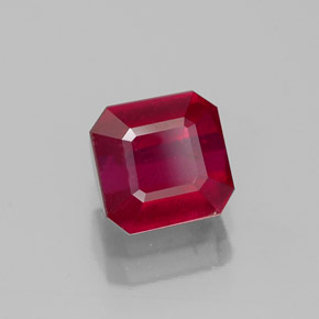 1.50カラットの天然ピンクレッドルビー（5.9×5.8 mm・エメラルドカット）