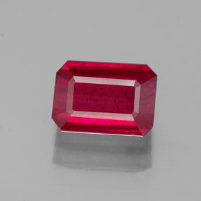 1.62カラットの天然ピンクレッドルビー（7.2×5.2 mm・エメラルドカット）