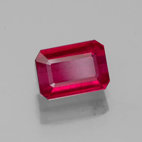 1.62カラットの天然ピンクレッドルビー（7.2×5.2 mm・エメラルドカット）