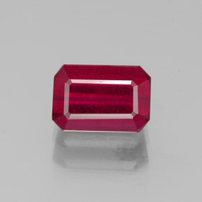 1.32カラットの天然ピンクレッドルビー（7×4.8 mm・エメラルドカット）