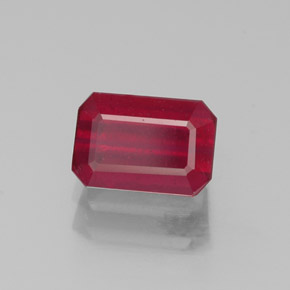 1.32カラットの天然ピンクレッドルビー（7×4.8 mm・エメラルドカット）
