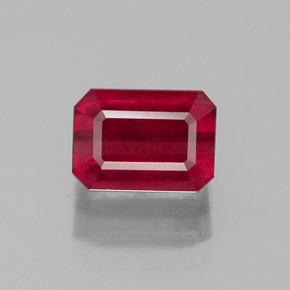 1.56カラットの天然ピンクレッドルビー（7.1×5.1 mm・エメラルドカット）