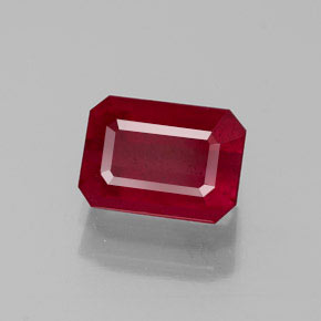 1.56カラットの天然ピンクレッドルビー（7.1×5.1 mm・エメラルドカット）