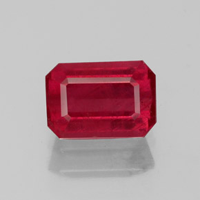 1.20カラットの天然レッドルビー（6.9×4.8 mm・エメラルドカット）