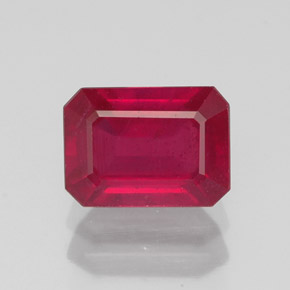 1.76カラットの天然レッドルビー（7.2×5.2 mm・エメラルドカット）
