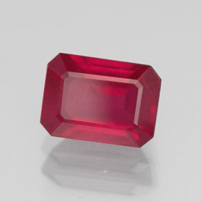 1.76カラットの天然レッドルビー（7.2×5.2 mm・エメラルドカット）