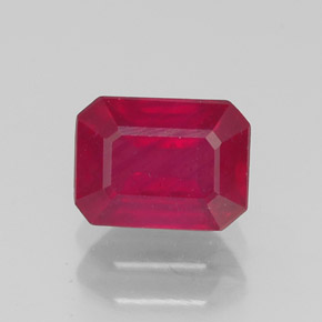 1.39カラットの天然ピンクレッドルビー（6.8×5.1 mm・エメラルドカット）