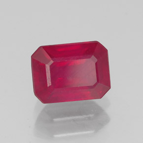 1.39カラットの天然ピンクレッドルビー（6.8×5.1 mm・エメラルドカット）