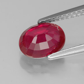 1.80カラットの天然レッドルビー（8×6.2 mm・オーバルカット）