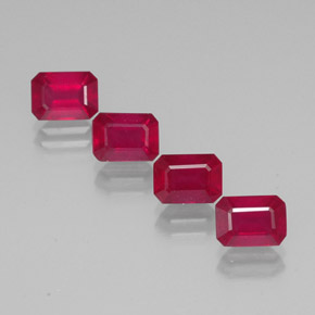 カラットの天然ピンクレッドルビー（7.1×5.1 mm・エメラルドカット）