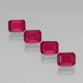 カラットの天然ピンクレッドルビー（7.1×5.1 mm・エメラルドカット）