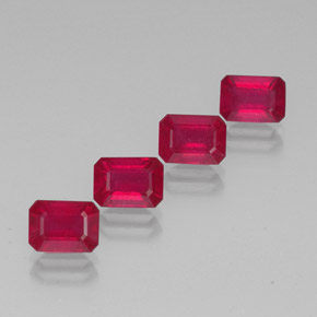 カラットの天然ピンクレッドルビー（7.1×5.1 mm・エメラルドカット）