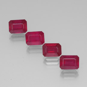 カラットの天然ピンクレッドルビー（7.1×5.2 mm・エメラルドカット）