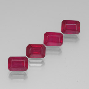 カラットの天然ピンクレッドルビー（7.1×5.2 mm・エメラルドカット）