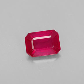 1.36カラットの天然ピンクレッドルビー（7.2×5.2 mm・エメラルドカット）
