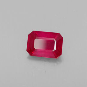 1.36カラットの天然ピンクレッドルビー（7.2×5.2 mm・エメラルドカット）