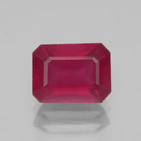 2.37カラットの天然ピンクレッドルビー（8.1×6.1 mm・エメラルドカット）