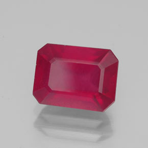 2.37カラットの天然ピンクレッドルビー（8.1×6.1 mm・エメラルドカット）