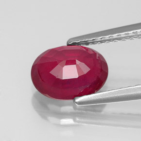 1.75カラットの天然ピンクレッドルビー（8.1×6.1 mm・オーバルカット）