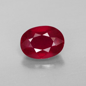1.83カラットの天然レッドルビー（8.1×6 mm・オーバルカット）