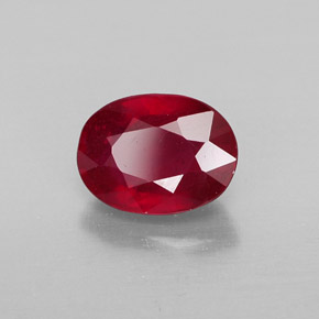 1.83カラットの天然レッドルビー（8.1×6 mm・オーバルカット）