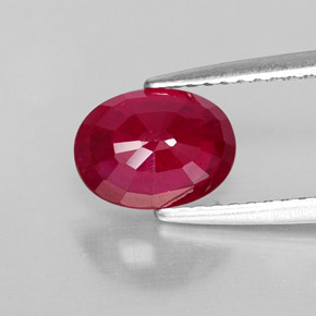 1.83カラットの天然レッドルビー（8.1×6 mm・オーバルカット）