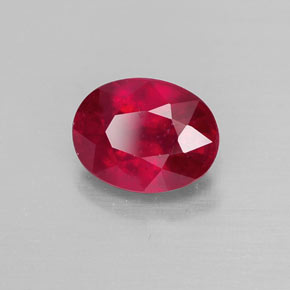 1.76カラットの天然ピンクレッドルビー（7.9×6.1 mm・オーバルカット）