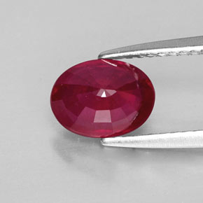 1.82カラットの天然ピンクレッドルビー（8.1×6.2 mm・オーバルカット）
