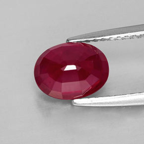 2.11カラットの天然ピンクレッドルビー（8.1×6.2 mm・オーバルカット）