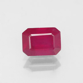 1.47カラットの天然ピンクレッドルビー（7.1×5.1 mm・エメラルドカット）