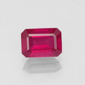 1.54カラットの天然ピンクレッドルビー（7.3×5.2 mm・エメラルドカット）