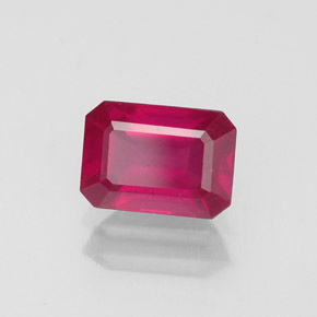 1.54カラットの天然ピンクレッドルビー（7.3×5.2 mm・エメラルドカット）