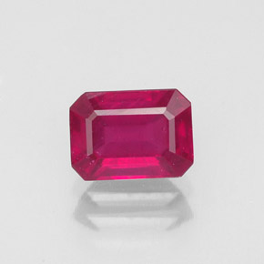 1.50カラットの天然ピンクレッドルビー（7×5.1 mm・エメラルドカット）
