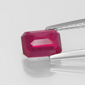 1.50カラットの天然ピンクレッドルビー（7×5.1 mm・エメラルドカット）