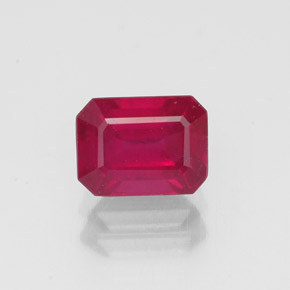 1.52カラットの天然ピンクレッドルビー（6.8×5.1 mm・エメラルドカット）