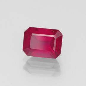 1.52カラットの天然ピンクレッドルビー（6.8×5.1 mm・エメラルドカット）