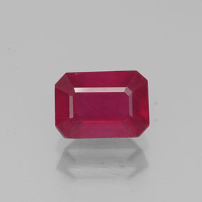 1.47カラットの天然ピンクレッドルビー（7×5 mm・エメラルドカット）