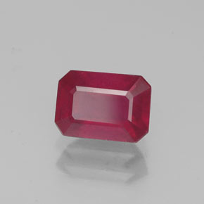 1.47カラットの天然ピンクレッドルビー（7×5 mm・エメラルドカット）