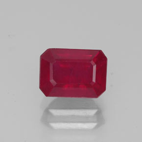 1.69カラットの天然ピンクレッドルビー（7.2×5.2 mm・エメラルドカット）