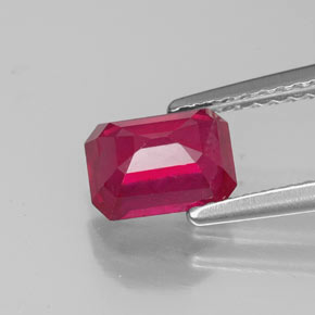 1.50カラットの天然ピンクレッドルビー（7×5.2 mm・エメラルドカット）