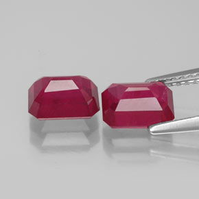 カラットの天然ピンクレッドルビー（7.1×5.2 mm・エメラルドカット）