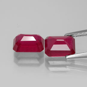 カラットの天然ピンクレッドルビー（7.1×5.2 mm・エメラルドカット）