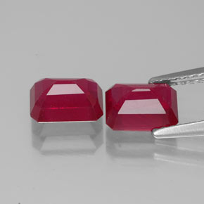 カラットの天然ピンクレッドルビー（7.1×5.2 mm・エメラルドカット）