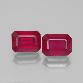カラットの天然ピンクレッドルビー（7.2×5.2 mm・エメラルドカット）
