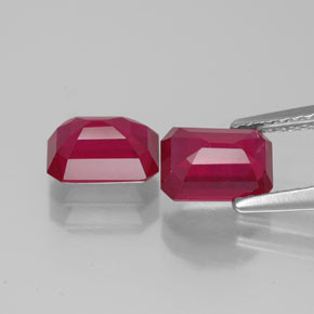 カラットの天然ピンクレッドルビー（7.2×5.2 mm・エメラルドカット）
