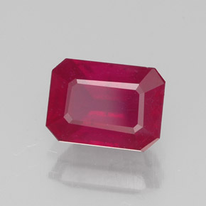 1.46カラットの天然ピンクレッドルビー（7.1×5.2 mm・エメラルドカット）