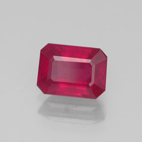 1.29カラットの天然ピンクレッドルビー（6.8×5 mm・エメラルドカット）