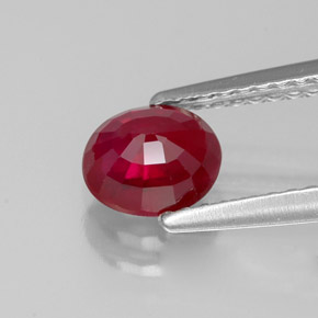 1.07カラットの天然ピンクレッドルビー（6.2×5.2 mm・オーバルカット）