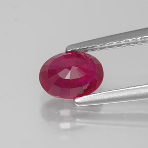 1.12カラットの天然ピンクレッドルビー（6.7×5.2 mm・オーバルカット）